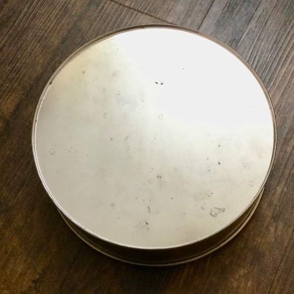 Fiji's Holiday Cookie Tin, Nicky Boehmel artist, 2010, 16 oz 7.25" x 2.75" - Picture 5 of 7